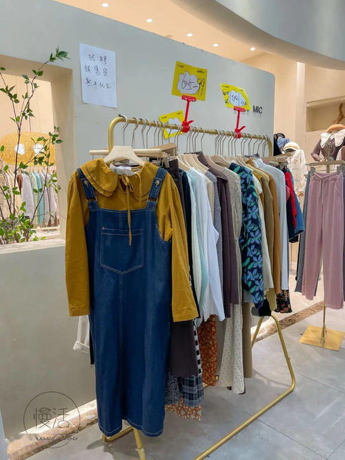 服装批发市场清仓捡漏攻略 百元三件靓衫 vs. 20元牛仔裤，哪里更值得冲？